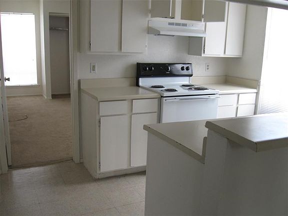 4th image of 1114 Autumn Cir APT C