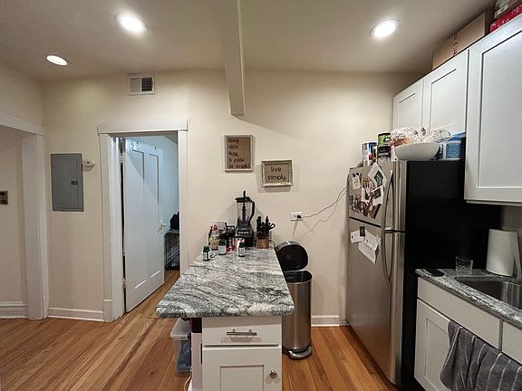 3rd image of 2555 W Eastwood Ave APT 1