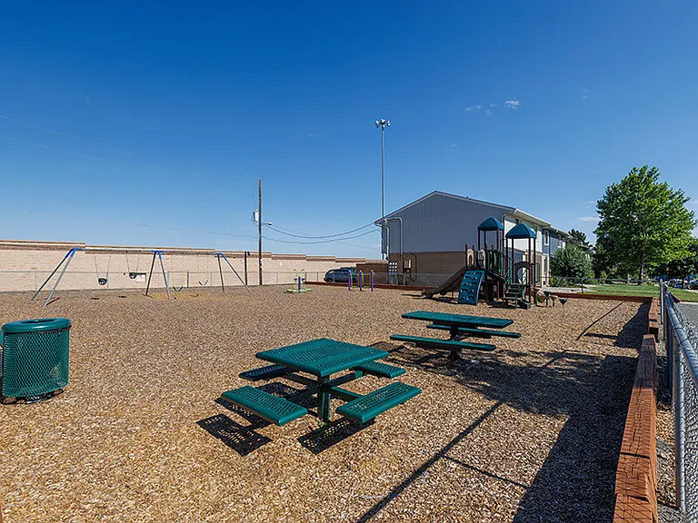 Bella Vista Apartments — Photo 22