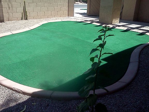 Secure play area putt putt