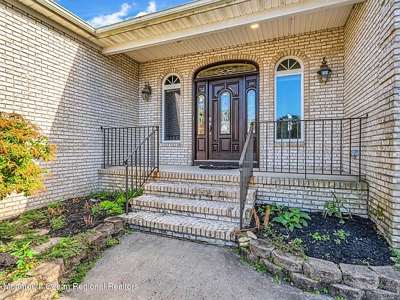3rd image of 290 Trade Winds Ct