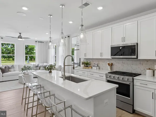 312 Legacy St, Gaithersburg, MD 20878