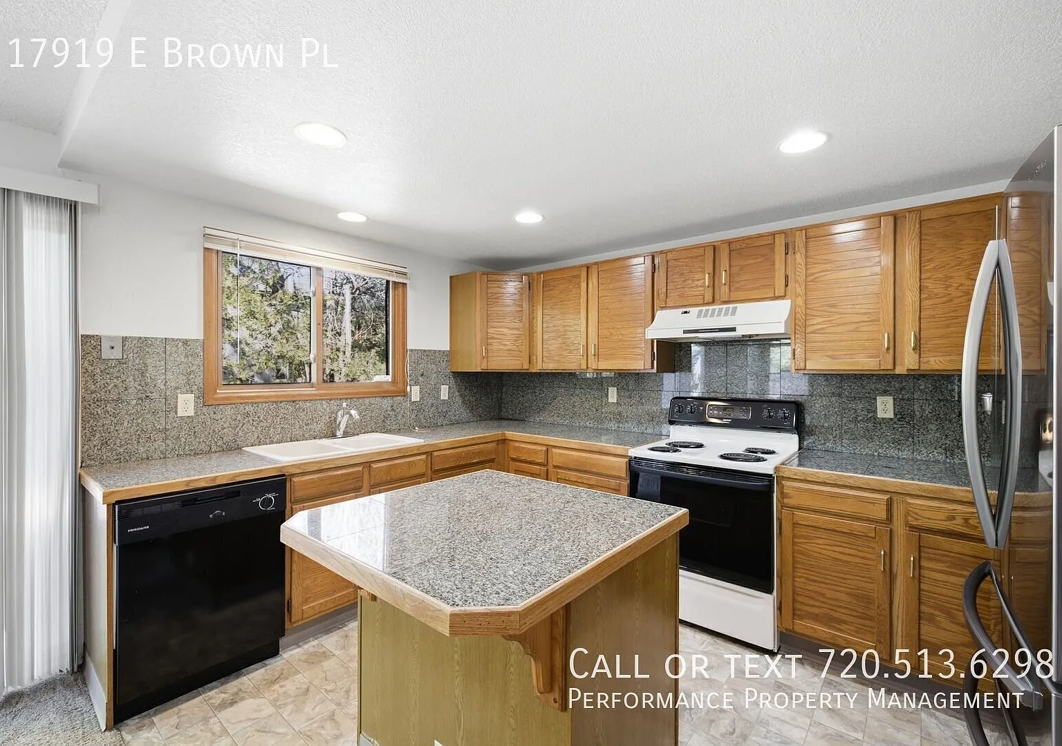 Beautiful 3-Bedroom Aurora Home with Spacious Yard & Modern Comforts — Photo 4