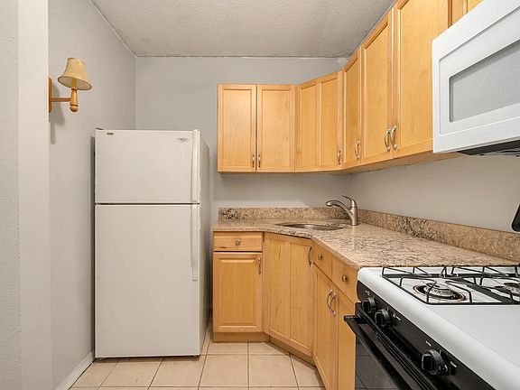 4th image of 3960 54th St APT 6C