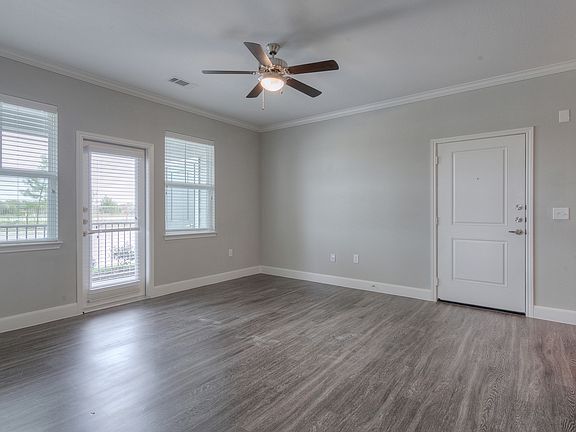 Silverwood at Hackberry Creek Apartments Living Area
