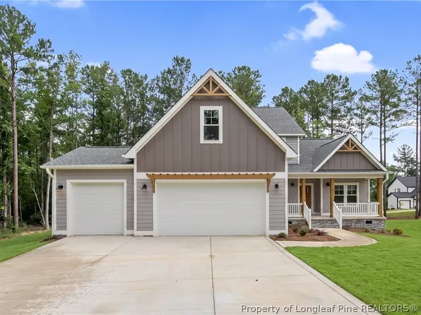 302 Education Dr, Spring Lake, NC 28390