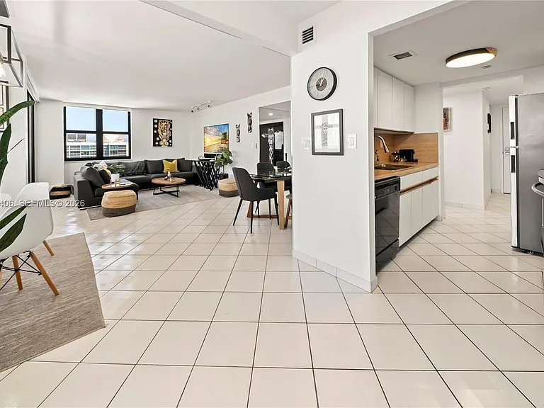 2555 Collins Ave #2402 — Photo 6