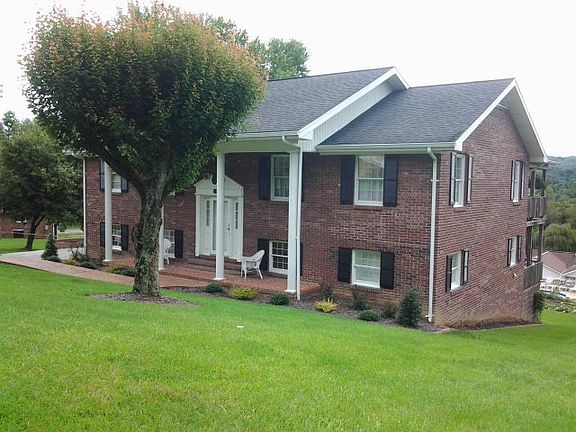 3rd image of 1033 Cresswood Dr