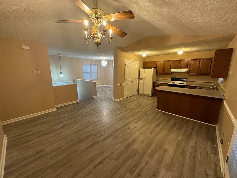 12 Kings Forest Ct — Photo 2