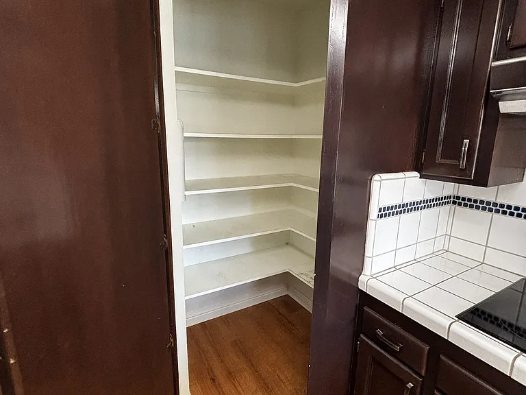961 E Richmond Ave — Photo 38