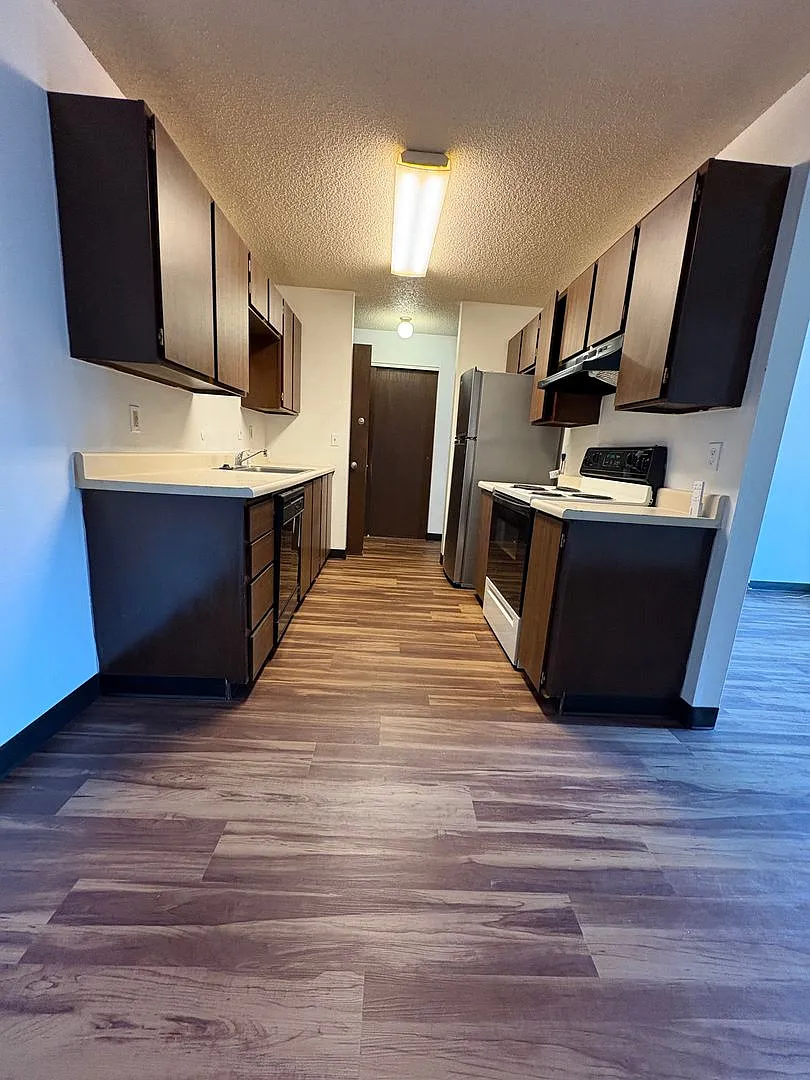 Golden Sands Apartments - Woodard Properties LLC — Photo 1