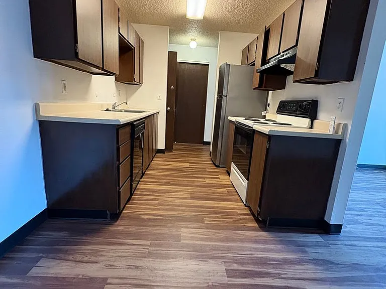 230 W Broadway St — Photo 1