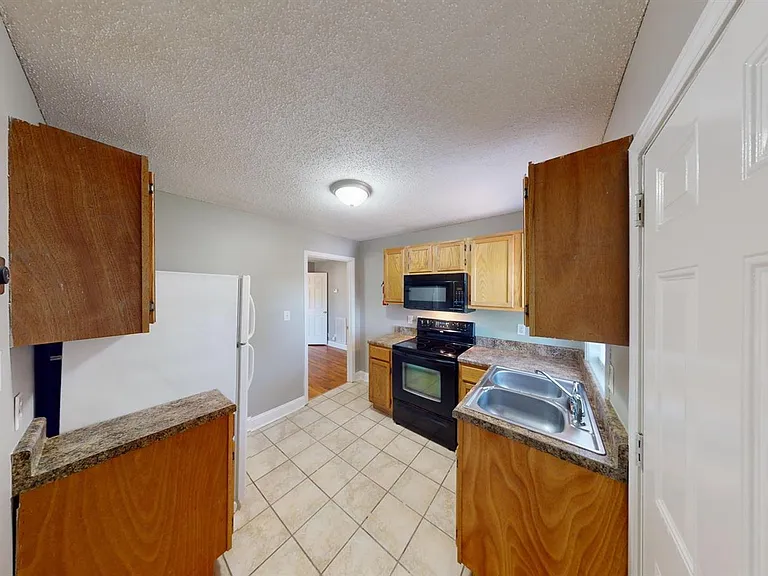308 Gill St — Photo 8