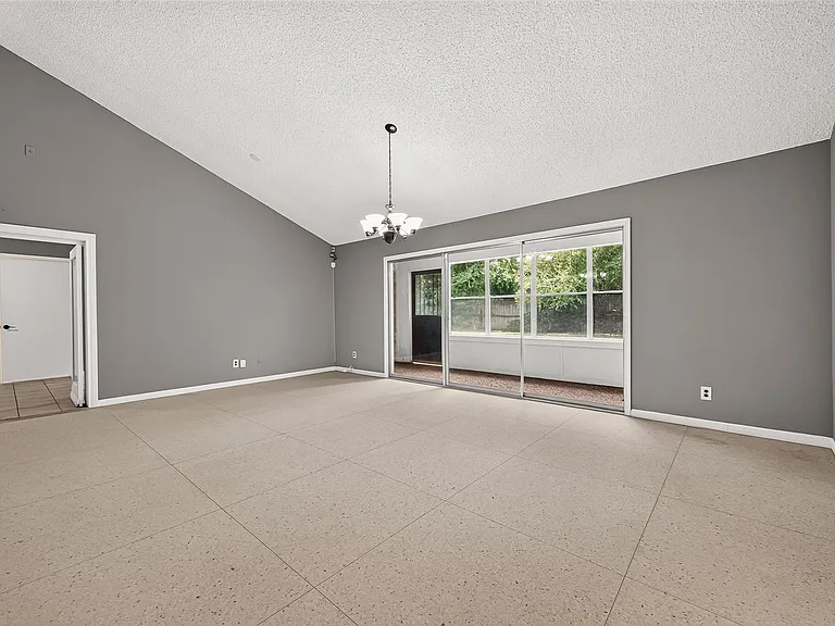 19002 Mirror Lake Dr — Photo 11
