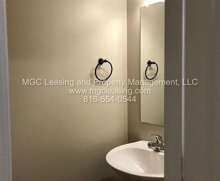 9440 N Baltimore Ave — Photo 5