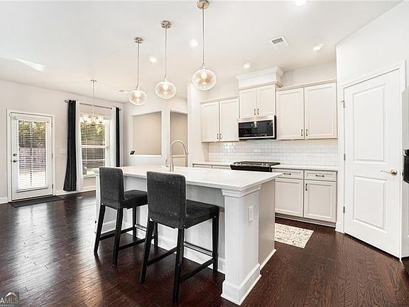 5th image of 55 Clubhouse Way