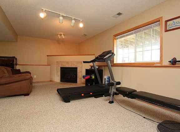5th image of 920 Kayla Cir