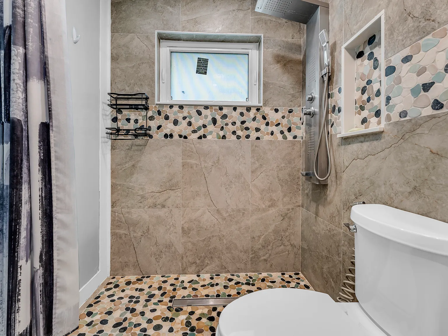 Studio, 550 sqft, $1,595 — Photo 4