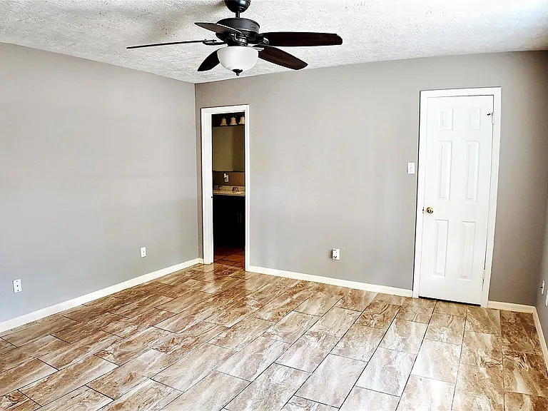 13624 Sableglen St — Photo 11