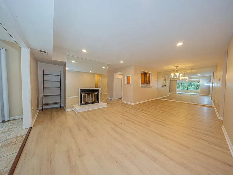 2218 Hunters Run Dr — Photo 5