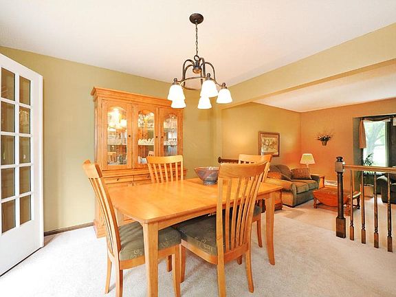 5th image of 669 Laura Ct
