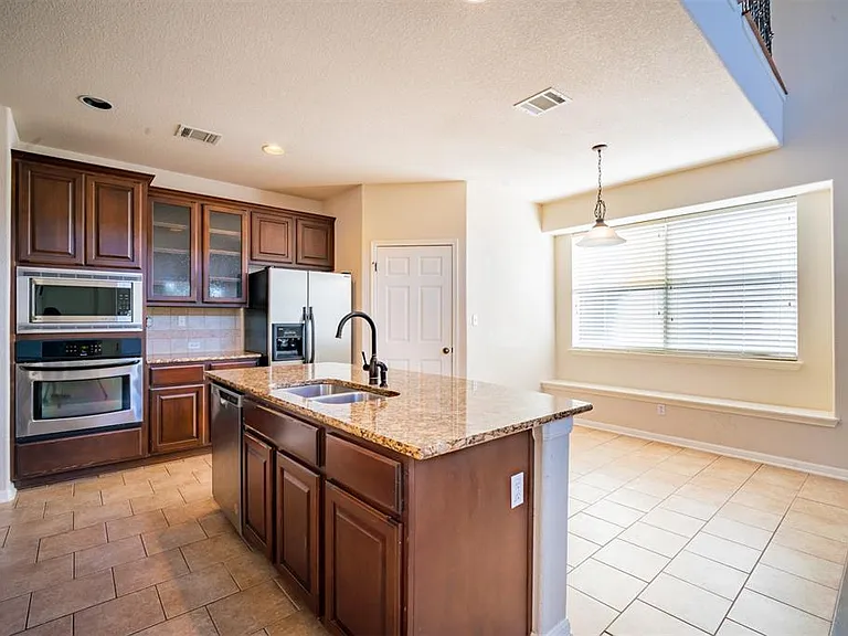 12709 Lee Park Ln — Photo 11