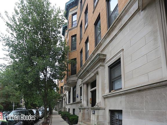 3rd image of 627 W Oakdale Ave #Ua3