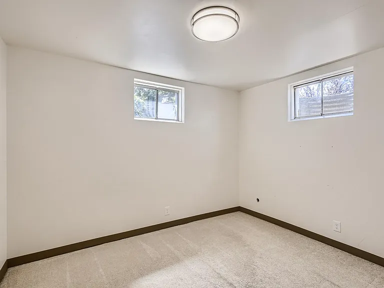 11303 Corona Dr — Photo 20