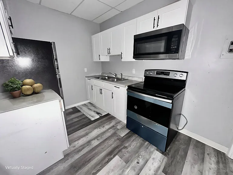 687 Broadway Ave #1-5 — Photo 5