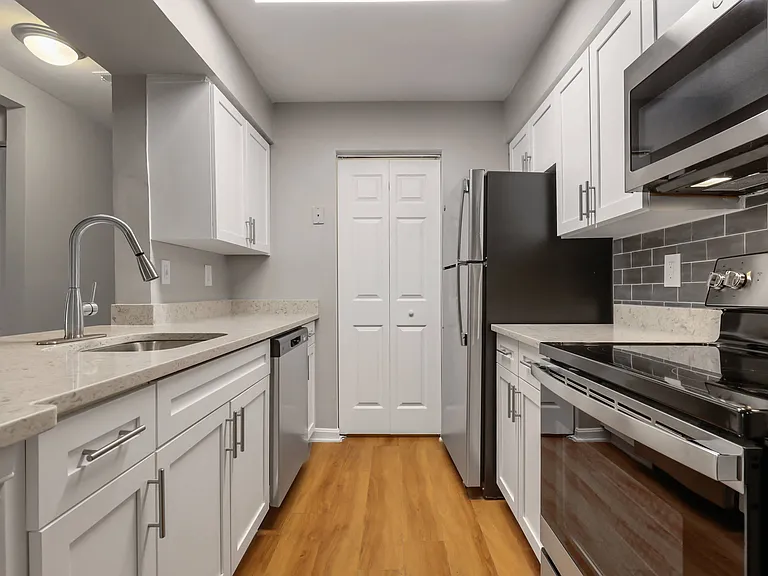 Stonecreek Club Apartments — Photo 13