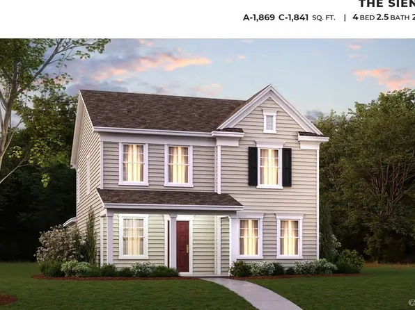 716 Kirby St, West Point, VA 23181