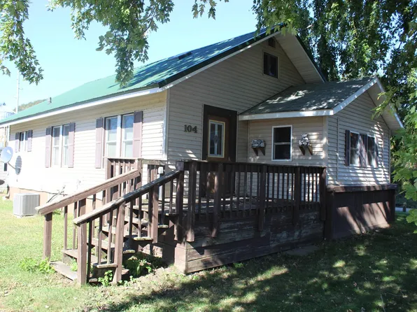 104 Elm St, Cochrane, WI 54622