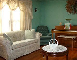 3rd image of 402 Lockearn Ct
