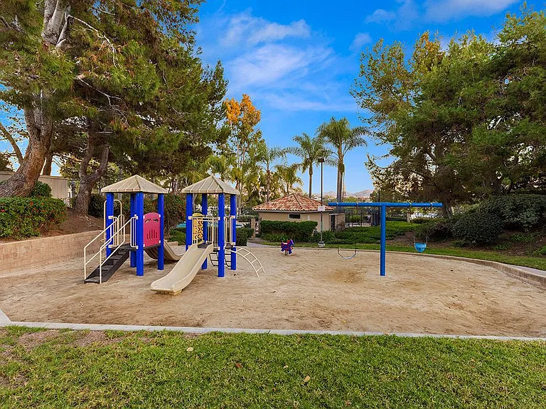 1707 Landing Dr — Photo 32
