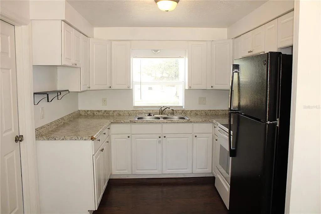 3 bed, 2.0 bath, 1472 sqft, $1,999 — Photo 4