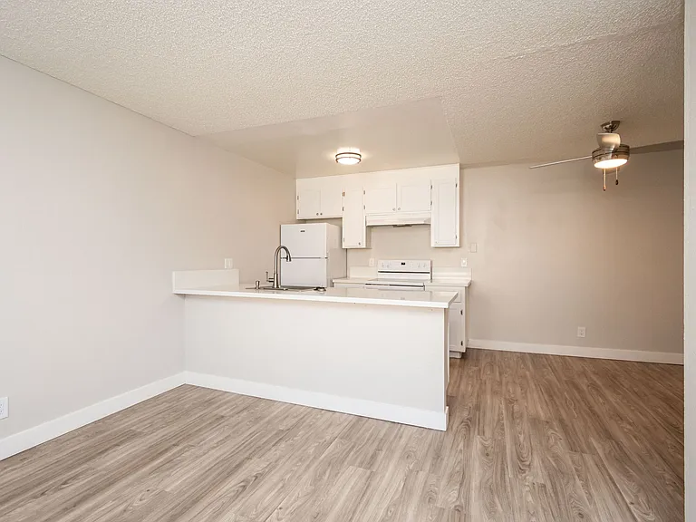 The Elms Apartments at 28th St — Photo 24