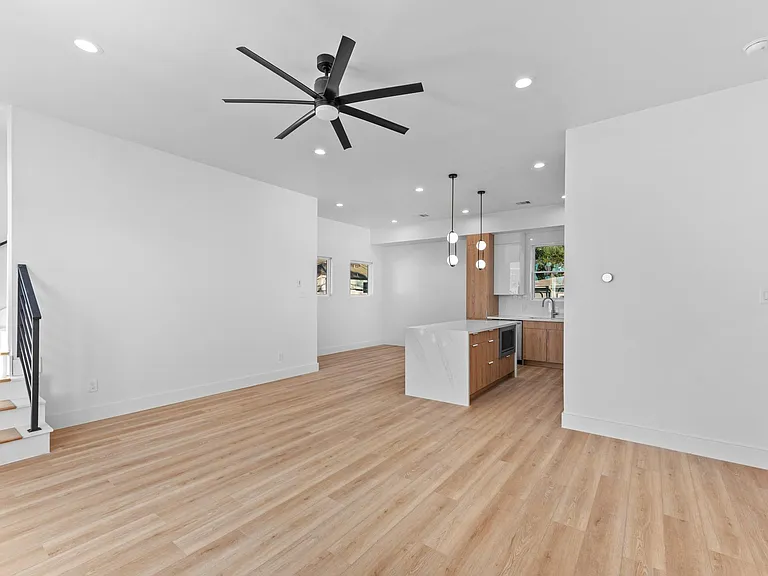 2314 Barbee St — Photo 8
