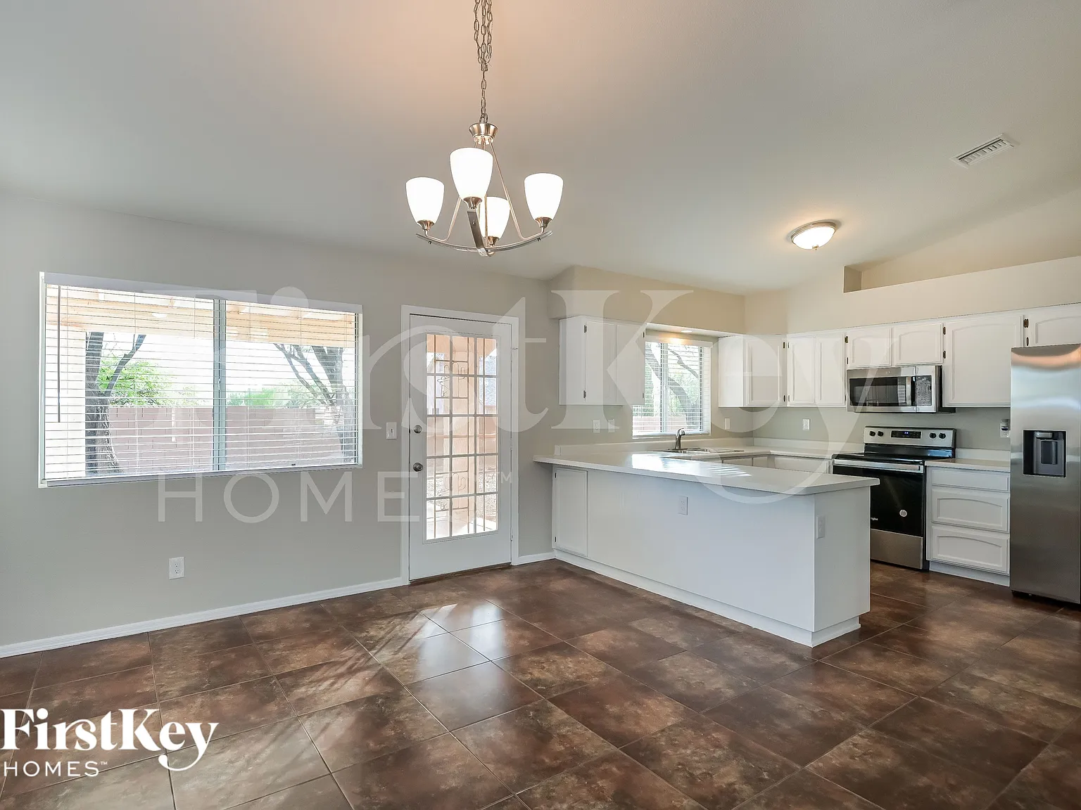 3 bed, 2.0 bath, 1695 sqft, $2,255 — Photo 4