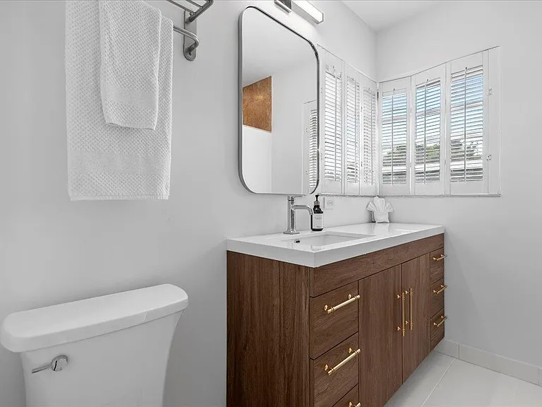 2412 N Lakeside Dr — Photo 14