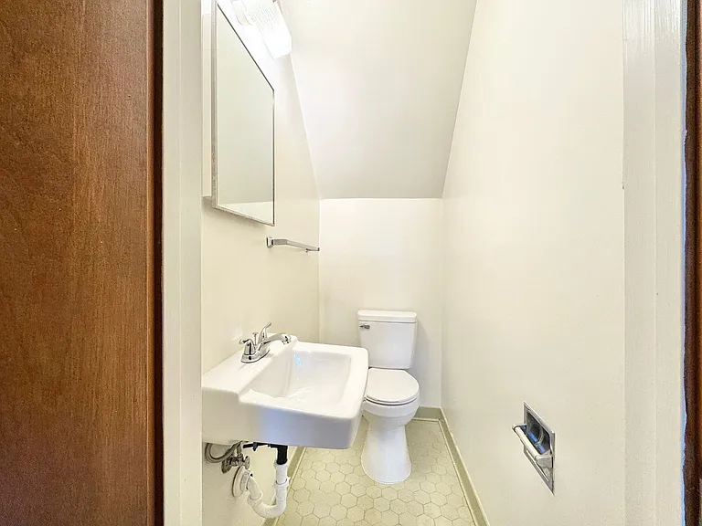 1723 E Cone Blvd #C — Photo 8