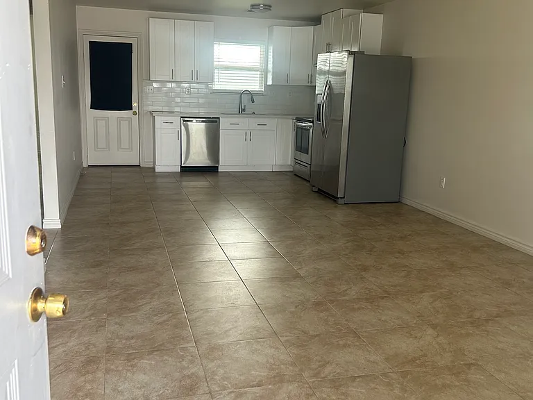 2724 Avenue D — Photo 6