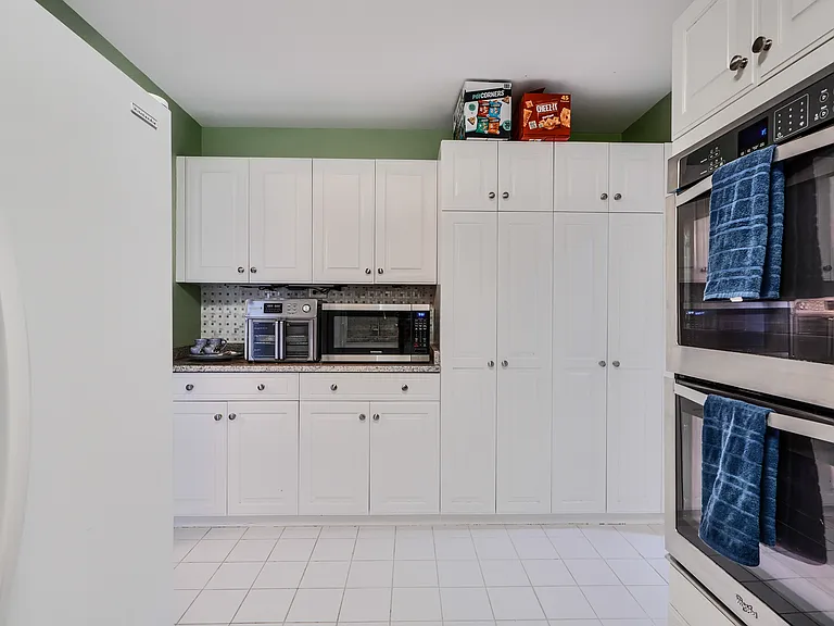 10 E Lee St #706 — Photo 12