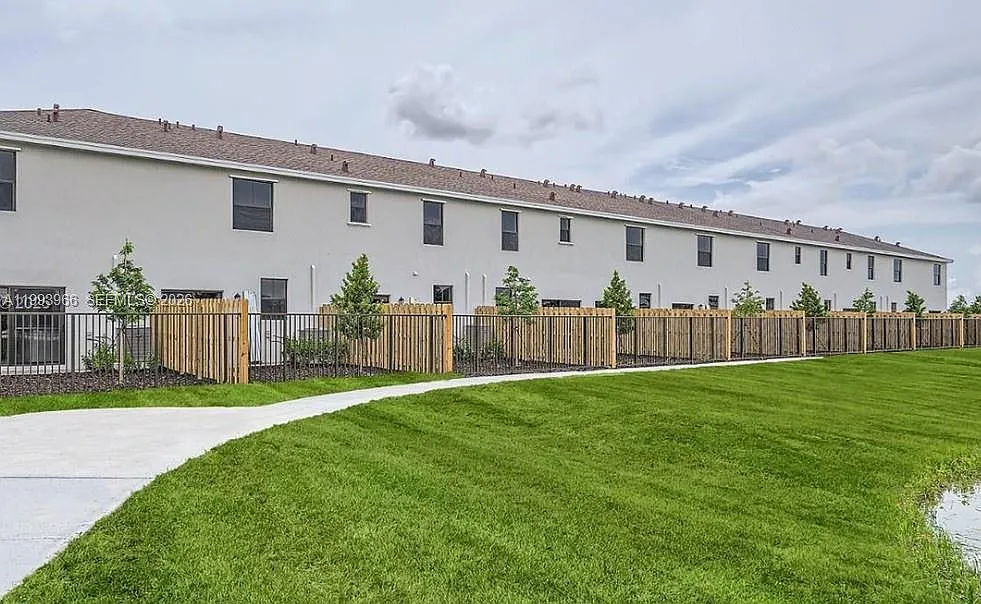 Building Photo - 1473 NE 5th Ave #1473