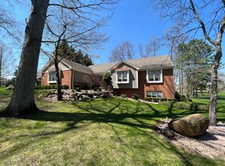 1835 Clover Ridge Dr, Howell, MI 48843