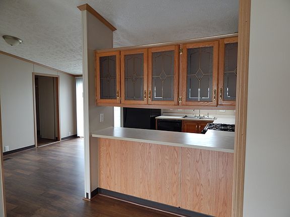 2nd image of 44 Fir Dr W
