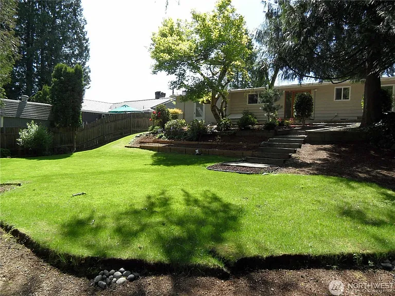 10210 NE 23rd St — Photo 18