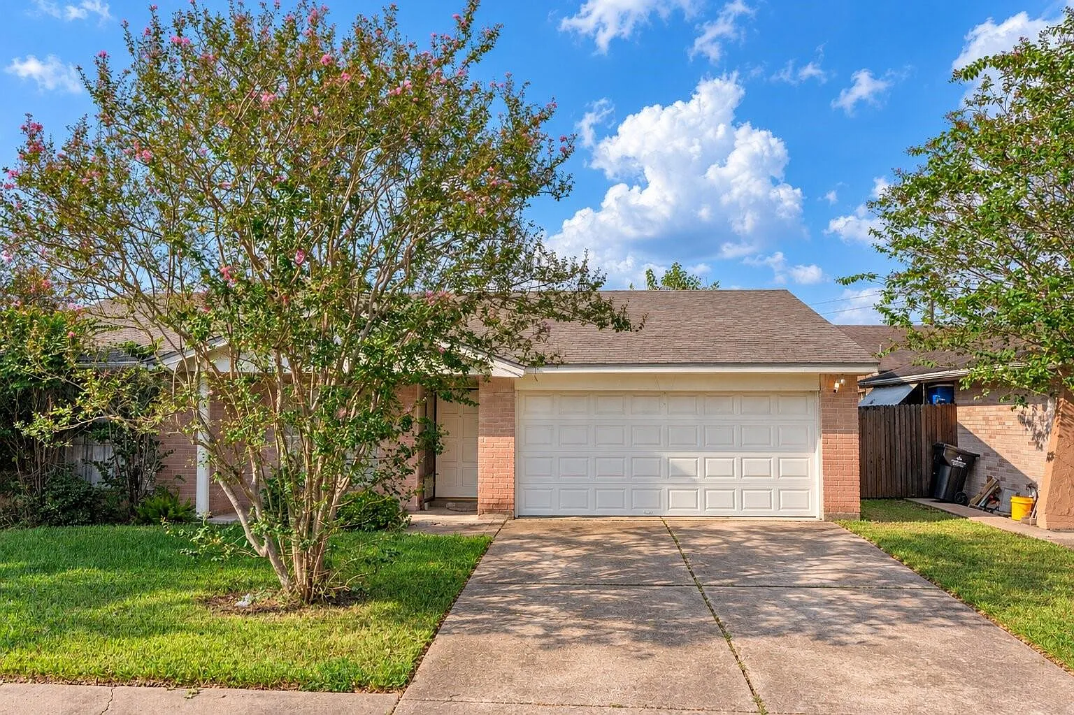 3 bed, 2.0 bath, 1296 sqft, $1,900 — Photo 1