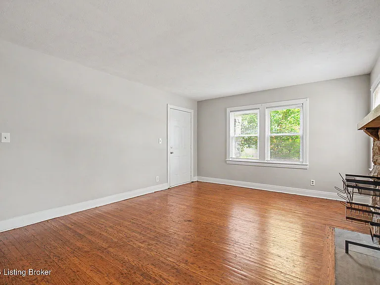4411 Southern Pkwy #1 — Photo 8