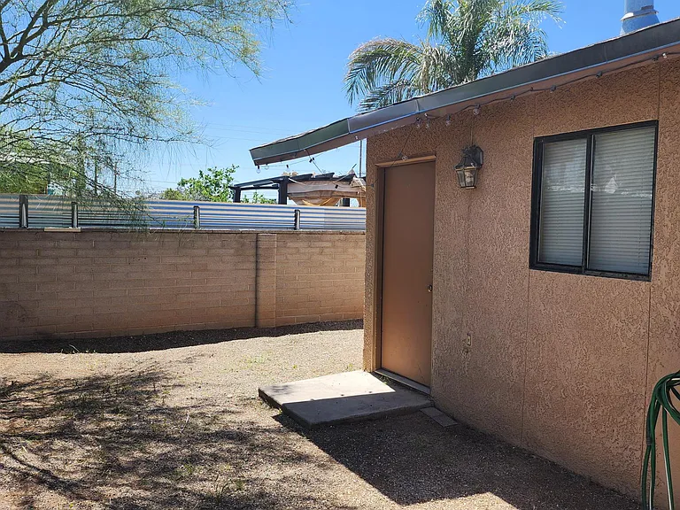 1255 N Bryant Ave — Photo 10