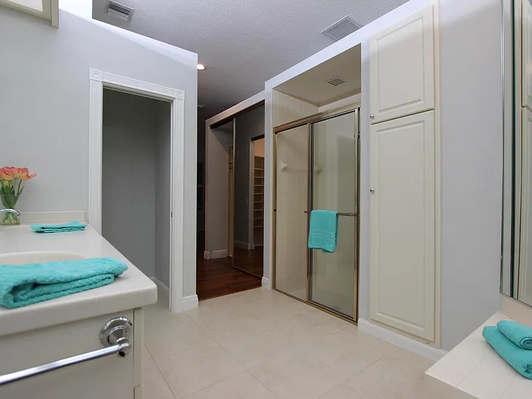 117 Hampton Cir — Photo 22